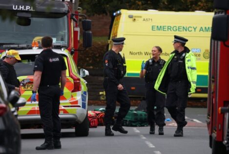 Un hombre mata a dos personas en un ataque a una sinagoga de Manchester