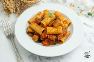 Pasta alla norma. Receta tradicional Siciliana