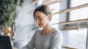 Europa se las prometía felices con el euro digital. Nadie esperaba es que un eurodiputado español pudiera poner en jaque el sueño europeo