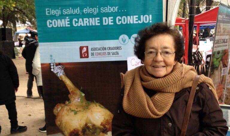 Coma conejo: Los argentinos consumen solo 50 gramos de esa carne alternativa, pero en Salta hay un grupo de productores que insiste que se trata de un alimento sano y sabroso