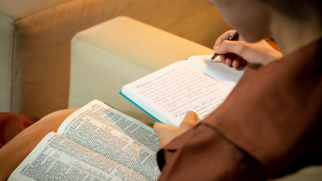 7 maneras en que la teología bíblica transforma el estudio bíblico