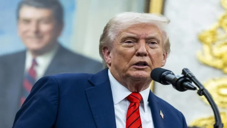 Gobierno de Trump despide a miles de funcionarios tras 10 días de cierre gubernamental