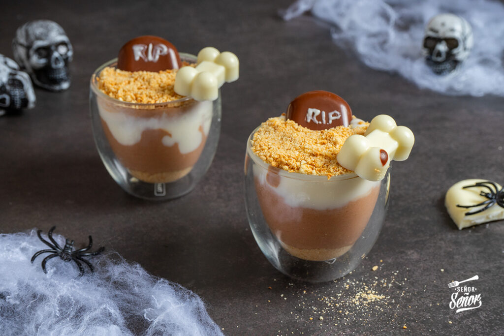 Vasitos de lápidas. Receta de Halloween para los más peques