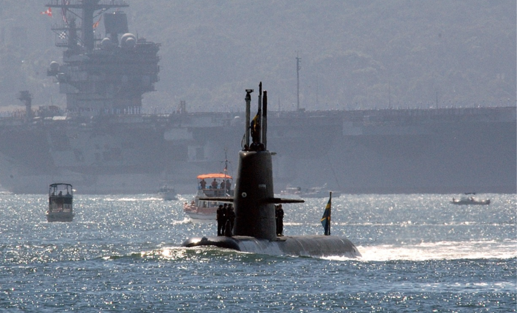 EEUU creía que tenía un portaaviones invencible. Hasta que Suecia lo «tumbó» una y otra vez con un submarino diminuto