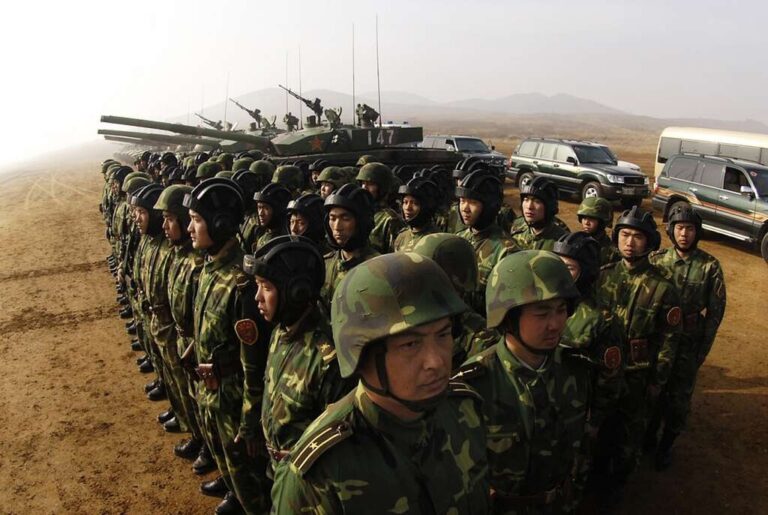 Los mandos militares más poderosos de China están desapareciendo. Y todo apunta a dos frentes: el nuclear y la próxima guerra