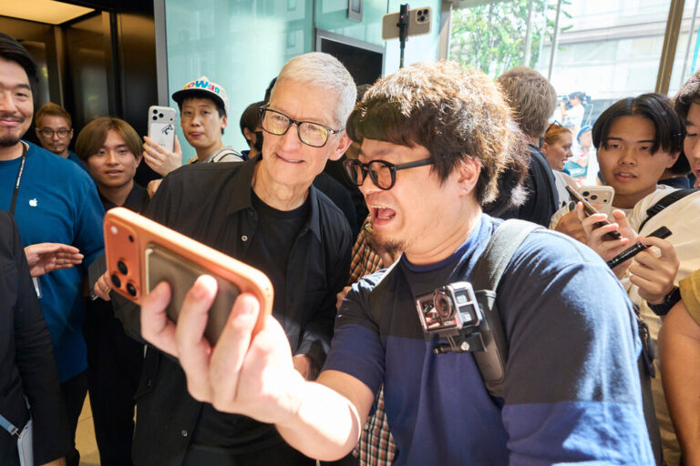 Creíamos que Tim Cook tenía los días contados en Apple. Mark Gurman de Bloomberg acaba de cambiar por completo ese escenario