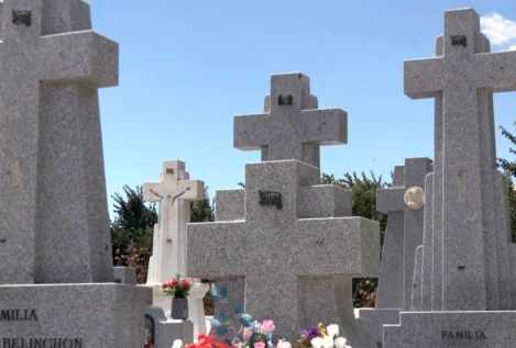Un incendio agrava la guerra entre clanes tras los robos en el cementerio de Zaragoza