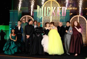 En su segunda parte, “Wicked” se emancipa del musical de Broadway