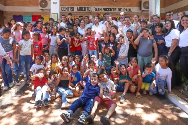 Presidente Peña y Primera Dama visitan Espacio de Cuidado del Programa Abrazo en Arroyos y Esteros