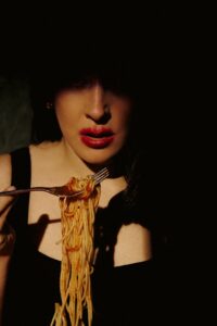 Antonella Zaldívar protagoniza el unipersonal italiano “Anna Cappelli”