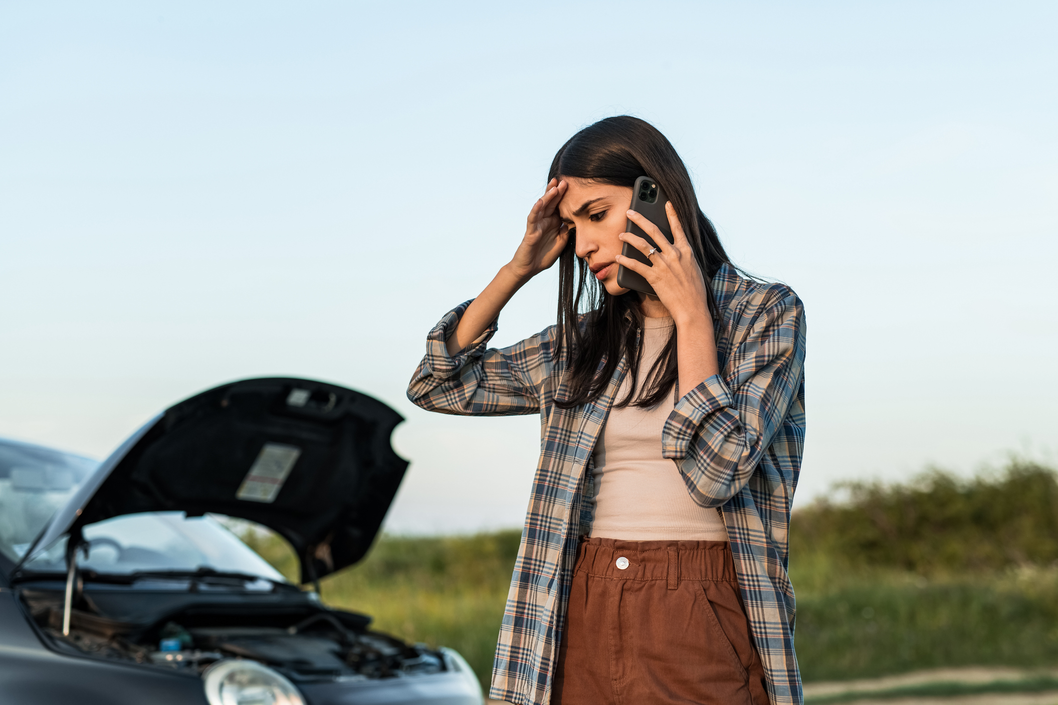 Aumentan las ventas de autos híbridos y eléctricos en Colombia, pero el seguro Todo Riesgo sigue estancado