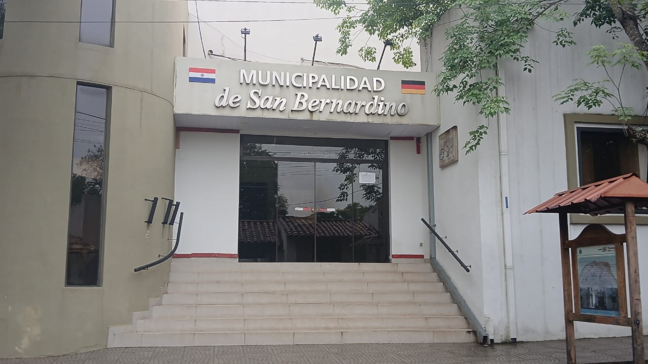 San Bernardino: intendente no se presentó hoy y se niega a firmar contratos con bares del Anfiteatro