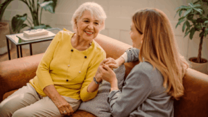 Orange lanza Mayores Cuidados: asistencia 24/7 y detección de caídas en un reloj inteligente