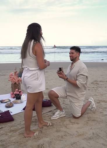Mavi Amoroso recibió anillo de compromiso a orillas del mar