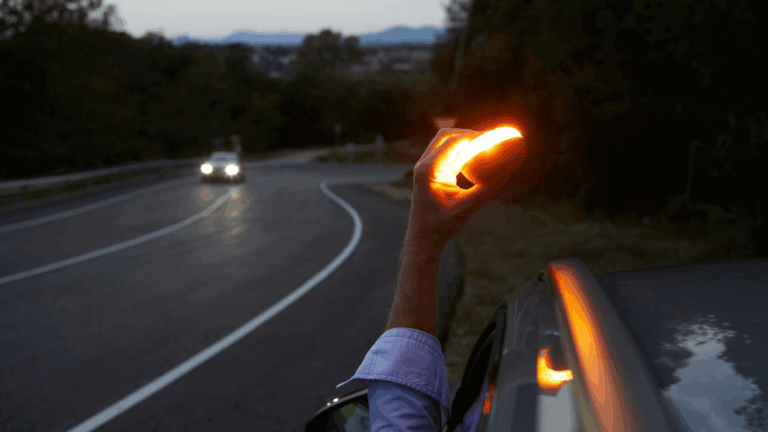 Las ventas de balizas V16 convierten a Movistar en la nueva líder del Internet de las Cosas