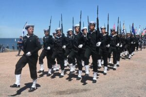 La Armada Nacional celebró su 208.º aniversario con ceremonia en la Plaza de la Armada y despliegue aeronaval