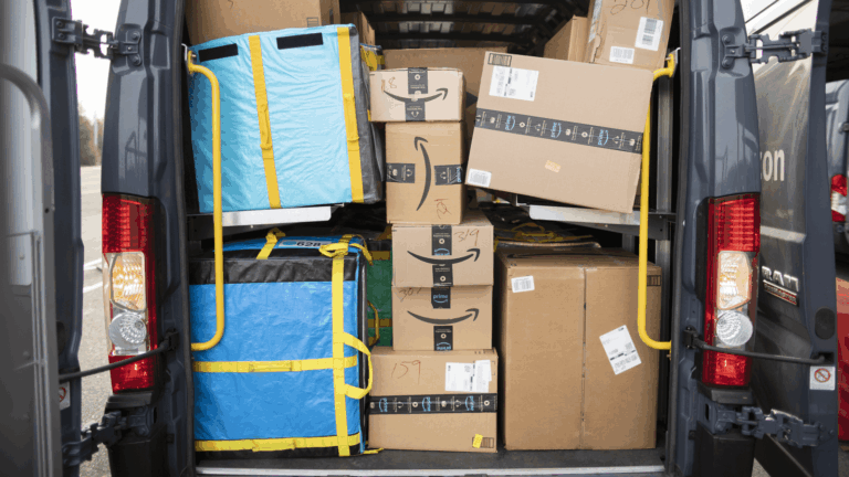 El Gobierno tilda a Amazon de modelo de la vergüenza por los despidos que planea