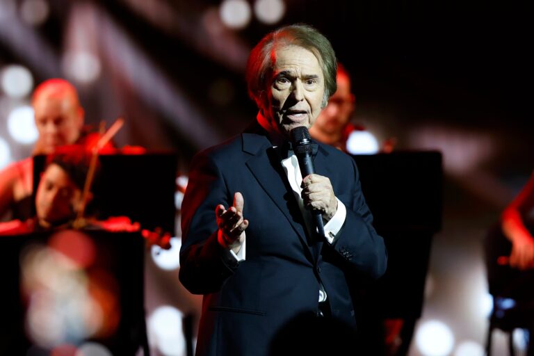 Aitana, David Bisbal, Rozalén y Pablo López en la gran noche de Raphael en los Latin Grammy