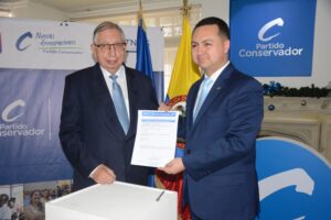 Coronel Carlos Alfonso Velásquez se inscribió como precandidato del Partido Conservador Colombiano