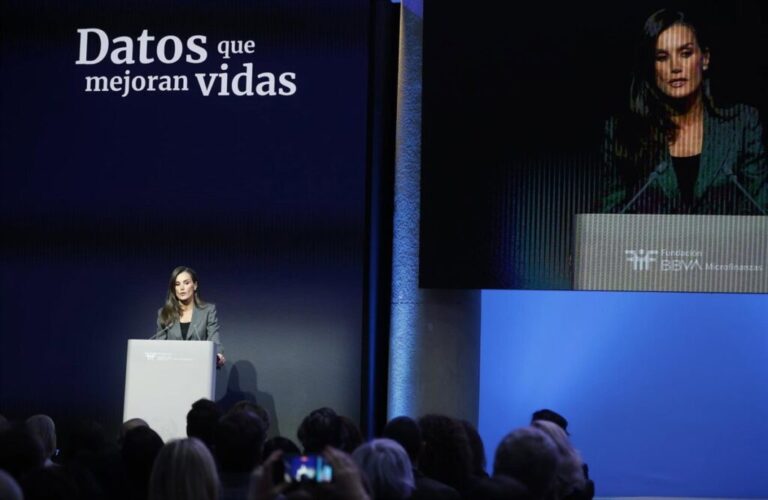 La reina Letizia subraya que potenciar al máximo los datos mejora las intervenciones en salud.