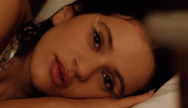 Se filtra completo el nuevo disco de Rosalía, ‘Lux’