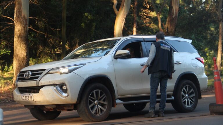 Se recuerda que está prohibido ingresar al país plantas sin su documentación sanitaria