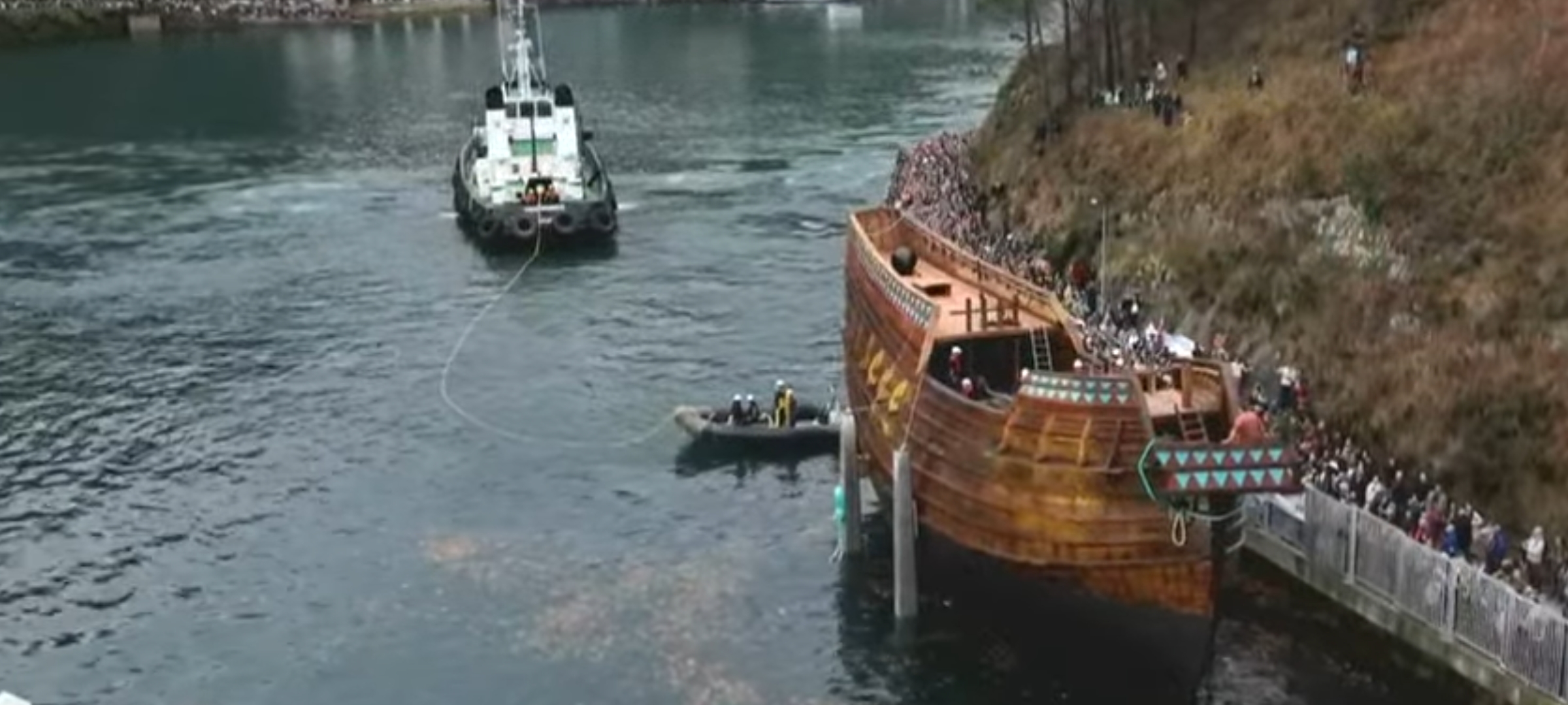Exitosa botadura del galeón San Juan en Pasaia: un hito de la carpintería naval vasca