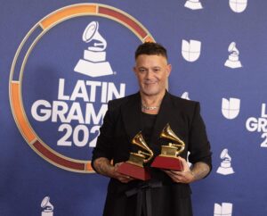 Latin Grammy: Bad Bunny agranda su huella, Alejandro Sanz sorprende y Karol G deslumbra