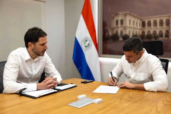 Presidente Peña promulga Ley que protege ingresos de servidores públicos