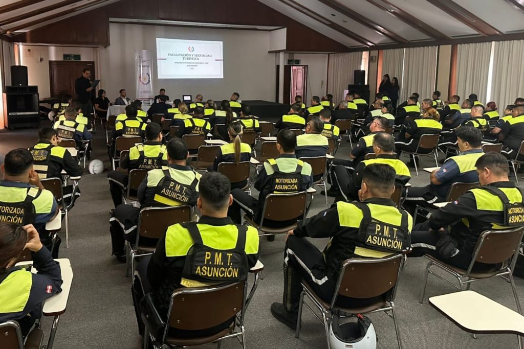 SENATUR Asunción refuerza la seguridad turística con capacitación a inspectores de tránsito