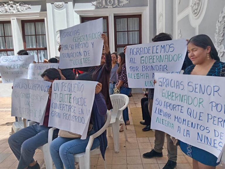 Gobernación y Universidad lanza 4ta versión de la campaña «Todos Juntos Regalamos Sonrisas» para llevar juguetes al campo || La campaña solidaria se extenderá hasta el 11 de diciembre con cinco puntos de acopio en Sucre
