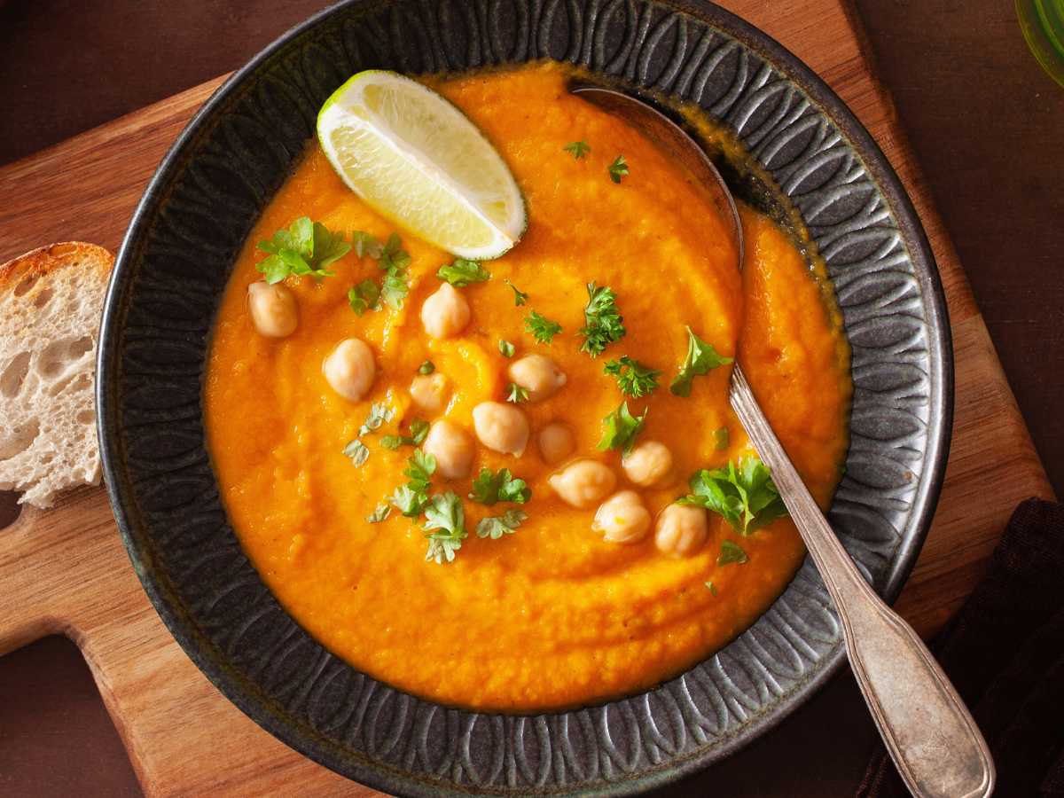 Crema de garbanzos casera, fácil y saludable