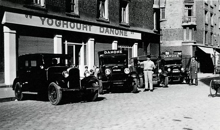 ¿Quién es Danone? La francesa que hace yogures, vende agua y busca quedarse con la leche argentina.