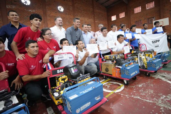 Presidente Peña entrega aportes y reafirma su compromiso con la dignidad y progreso de las familias de Luque