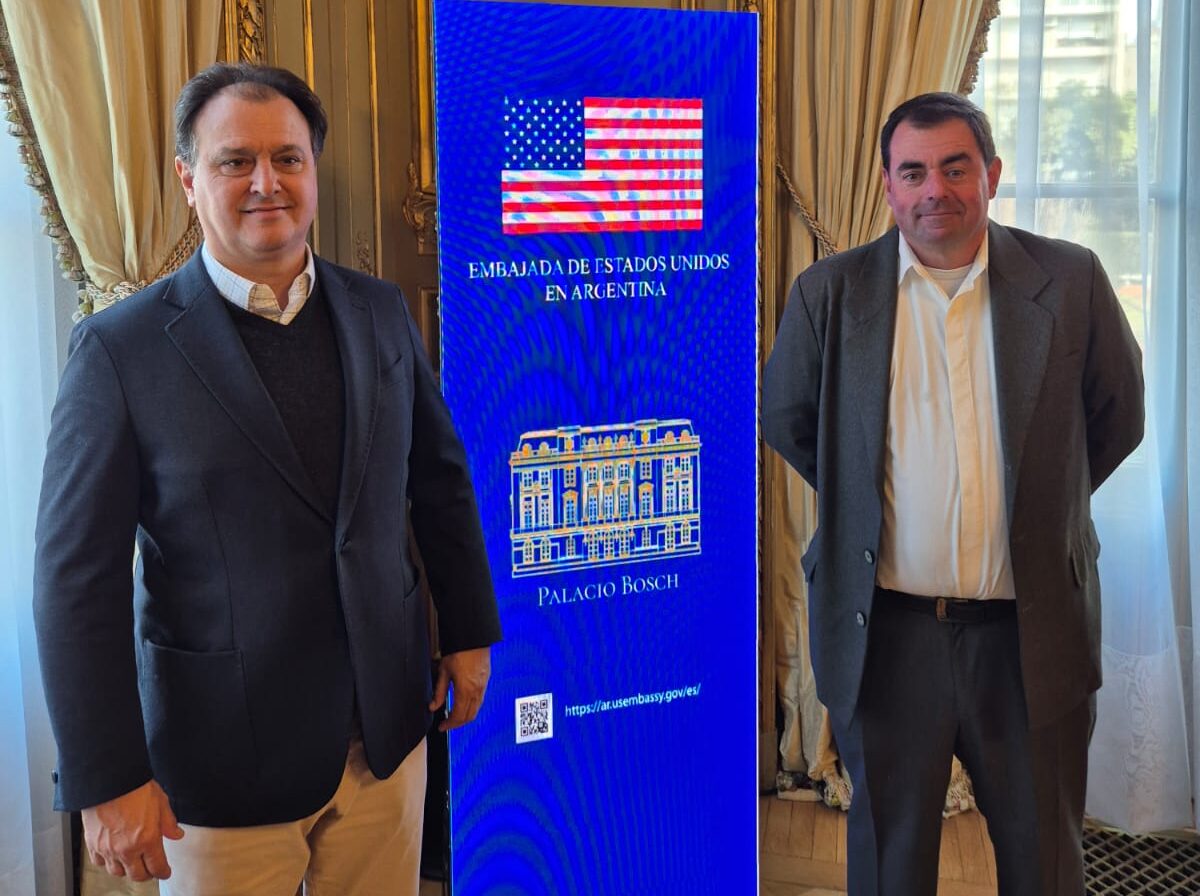 ¿Hacia dónde va la exportación de ganado en pie? El veterinario Gabriel Carnevale analiza el reciente conflicto uruguayo y ensaya una respuesta sobre las oportunidades argentinas en este mercado ¿Hacia dónde va la exportación de ganado en pie? El veterinario Gabriel Carnevale analiza el reciente conflicto uruguayo y ensaya una respuesta sobre las oportunidades argentinas en este mercado