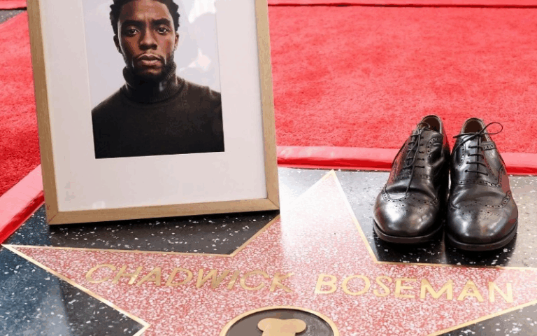 Chadwick Boseman recibe estrella póstuma en Paseo de la fama de Hollywood