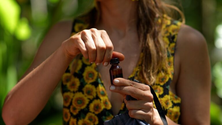 ¿Cómo es el oficio del perfumista? Mientras busca nuevos aromas en la selva misionera, Marina Arslanian explica que no se trata de fabricar sino de “componer”, ya que lo suyo “es un arte”