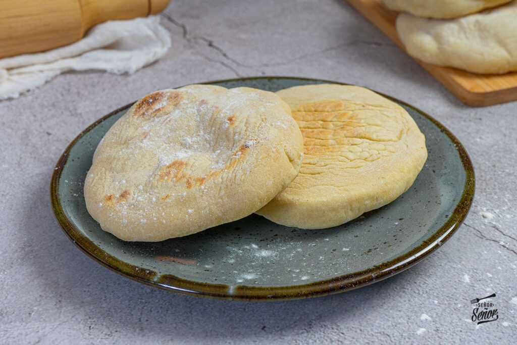 Pan de pita. Receta casera de pan árabe Pan de pita. Receta casera de pan árabe