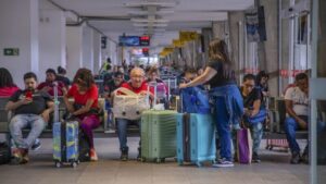 Último feriado antes de Navidad moviliza millones de vehículos en Curitiba