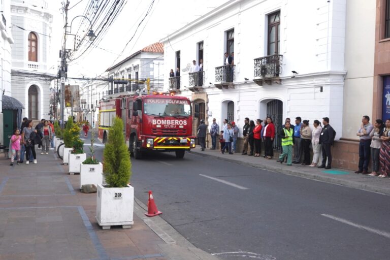 «Fuego y heridos» realizan simulacro en la Fiscalía General del Estado || El ejercicio contó con apoyo operativo de la Policía Boliviana, Cuerpo de Bomberos, Radio Patrullas 110 y la Patrulla de Auxilio