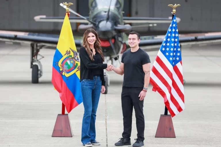 Bases militares de EE.UU. en Ecuador: Gobierno de Noboa recibe a Kristi Noem