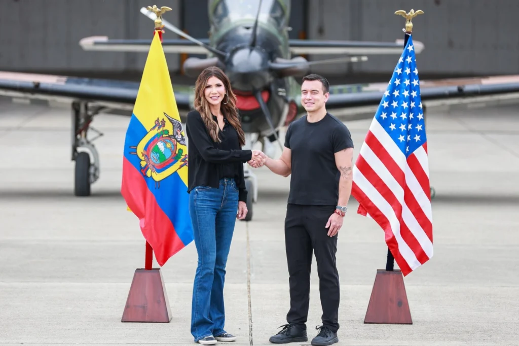 Bases militares de EE.UU. en Ecuador: Gobierno de Noboa recibe a Kristi Noem
