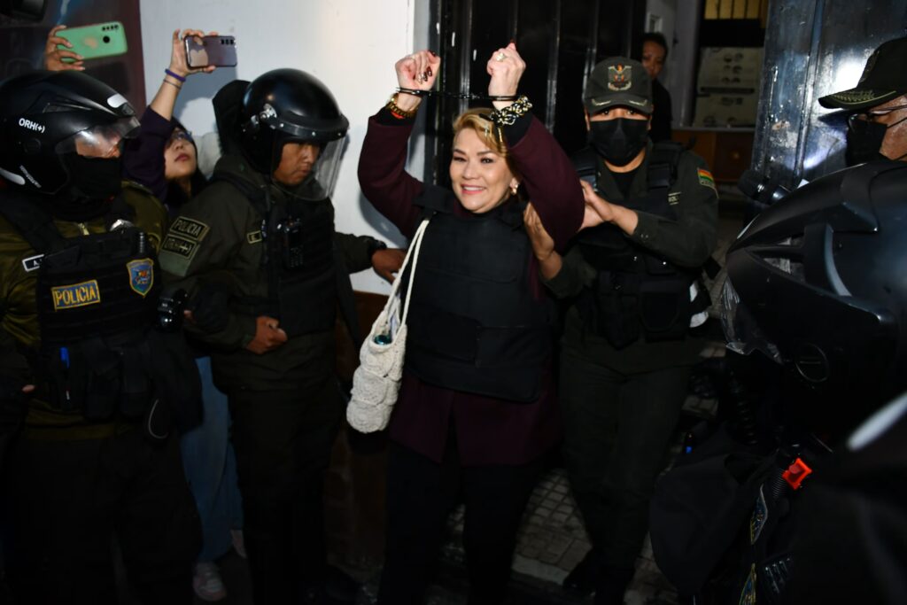 La ex presidenta de Bolivia Jeanine Áñez saldrá de prisión este jueves y asistirá a la investidura de Rodrigo Paz