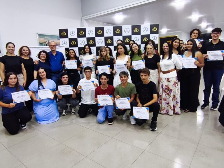 Curso Educación y Empleabilidad transforma la vida de jóvenes en Foz do Iguaçu