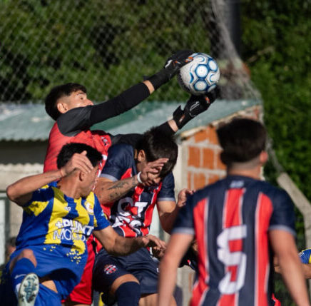 Unidos-goleo-en-el-debut-del-Regional-e1766973227704