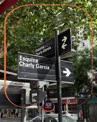 Triple homenaje a Charly García en Buenos Aires: inauguraron una esquina a su nombre, una estación de Subte y un mural