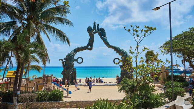 playa-del-carmen-cierran-hoteles-e1765842316733