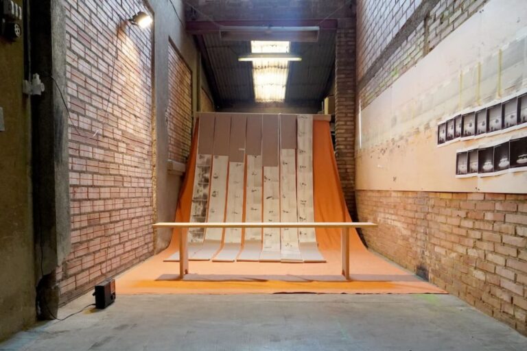 Lola Lasurt presenta “Aún Deep Song”, un diálogo entre danza, pintura e historia