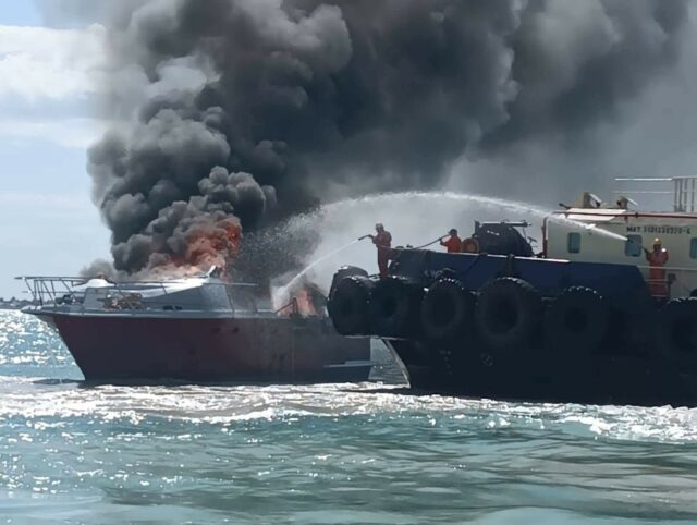 se-incendia-yate-turistico-en-progreso-e1768871111272