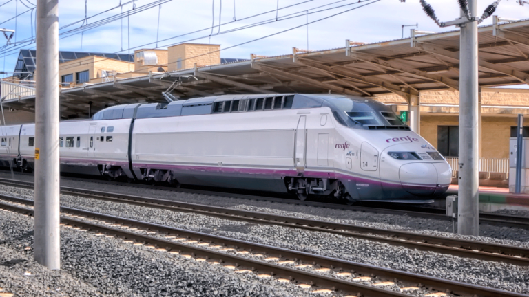 Renfe activa hoy su plan alternativo con billetes especiales entre Madrid, Sevilla y Málaga tras el accidente de Adamuz
